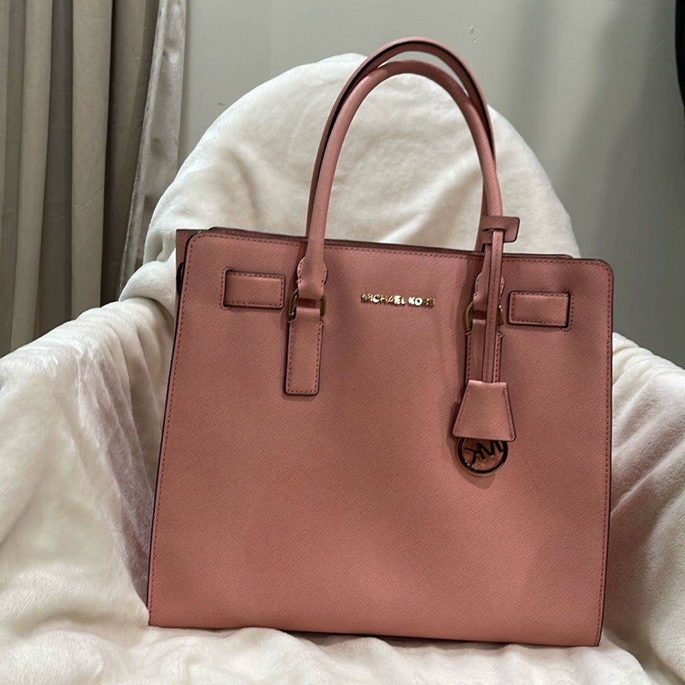 Michael Kors handbag made of beautiful leather is peach color